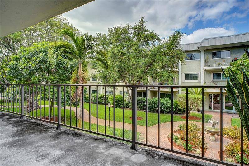 Wilton Manors, FL 33334,3002 NE 5th Ter  #213-B