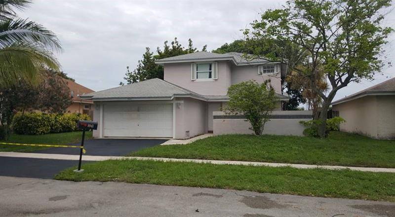 Pembroke Pines, FL 33025,9941 SW 11th St