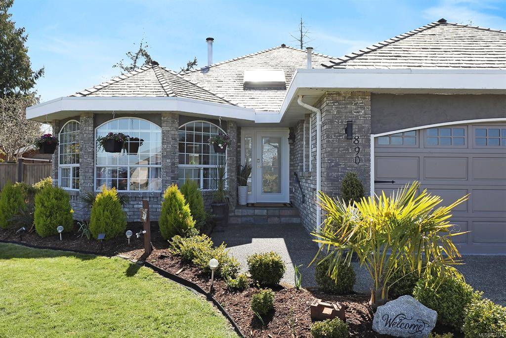 Qualicum Beach, BC V9K 2J1,890 Fairways Dr