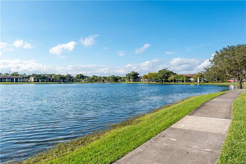 Oakland Park, FL 33309,212 Lake Pointe Dr  #101