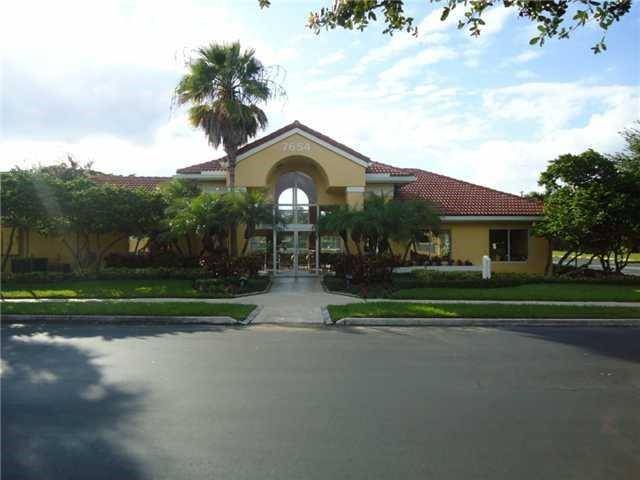 Tamarac, FL 33321,7680 Westwood Dr  #819