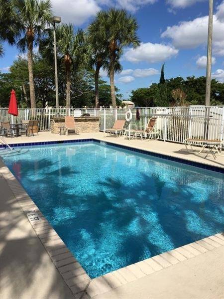 Plantation, FL 33324,132 SW 96th Ave  #13-2