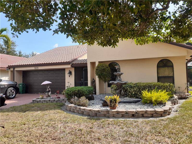 Tamarac, FL 33321,7054 Golf Pointe Cir