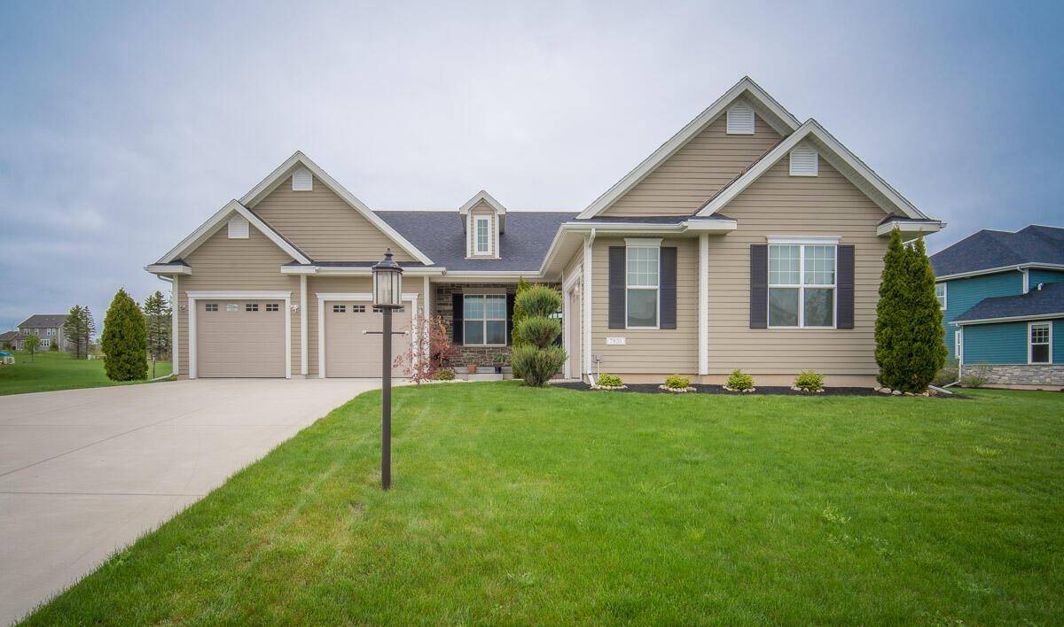 Mequon, WI 53097,7820 W Mourning Dove Ln