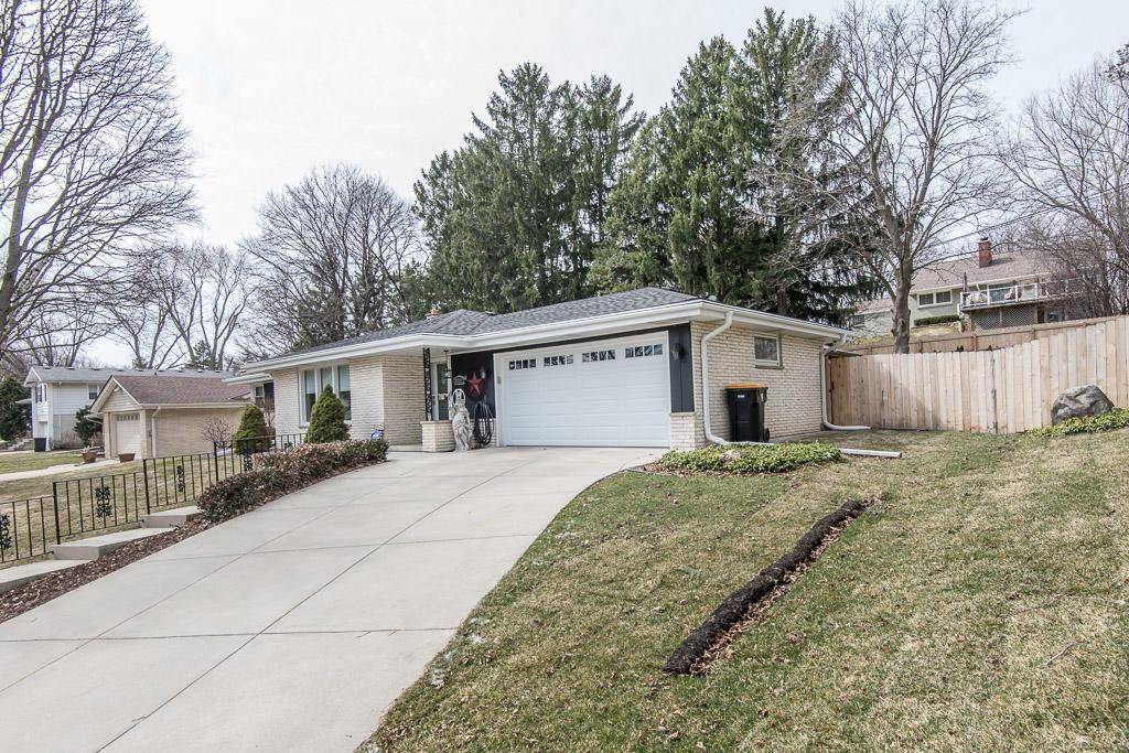 Wauwatosa, WI 53222,3333 N Knoll Blvd