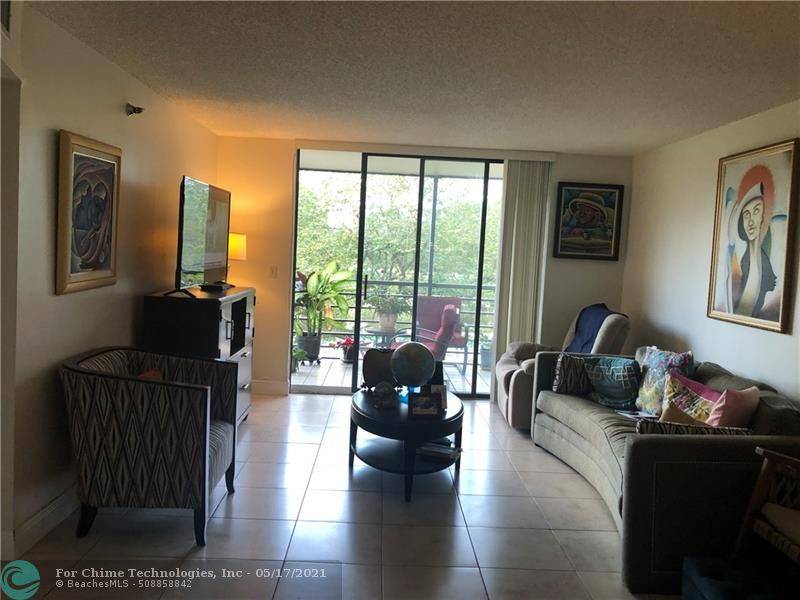 Pembroke Pines, FL 33026,1300 Saint Charles Pl  #321