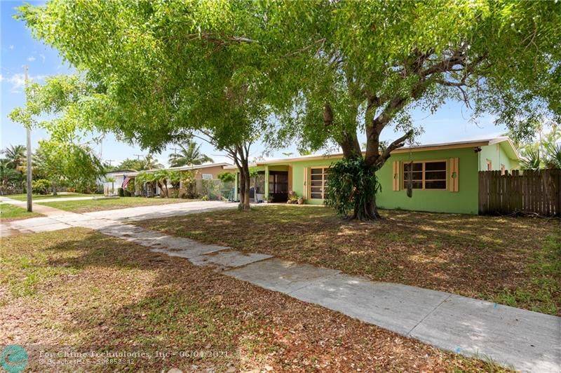 Lantana, FL 33462,1315 W Pine St