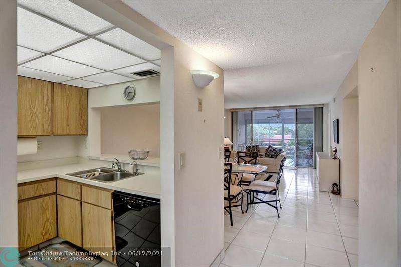 Davie, FL 33324,9520 Seagrape Dr  #305