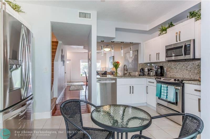 Weston, FL 33326,19 Whitehead Cir  #19