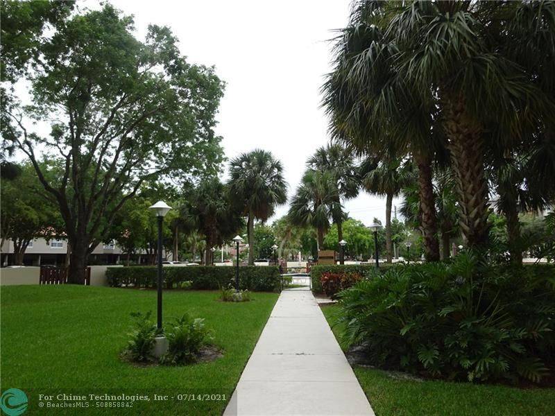 Coral Springs, FL 33065,10777 W Sample Rd  #415