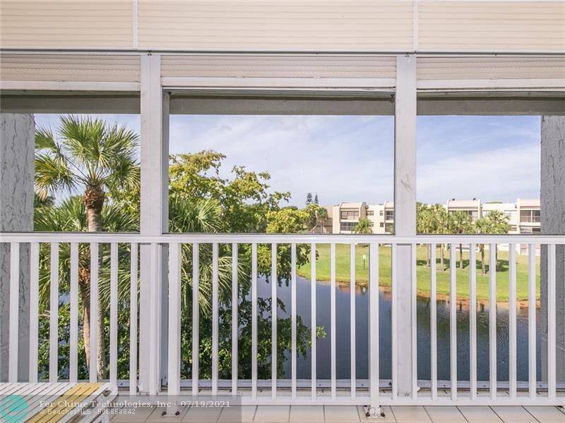 Weston, FL 33326,120 Lakeview Dr  #305