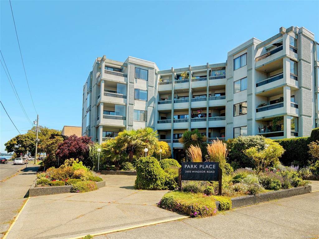 Oak Bay, BC V8S 5H9,2605 Windsor Rd #104