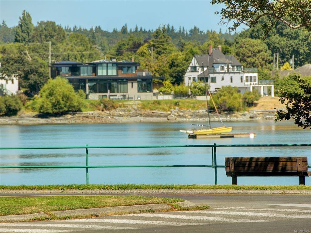 Oak Bay, BC V8S 5H9,2605 Windsor Rd #104