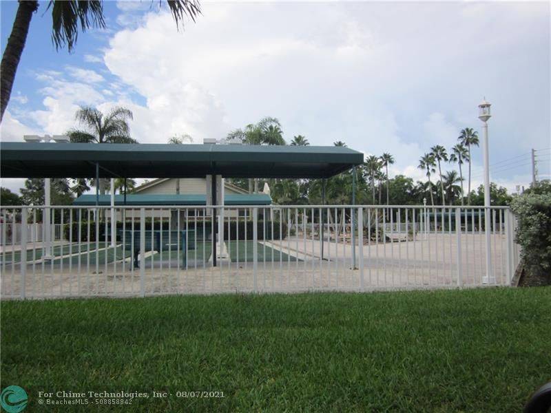 Tamarac, FL 33321,7422 N Devon Dr  #204