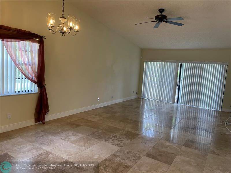 Tamarac, FL 33321,6466 Pinehurst Cir  #A27