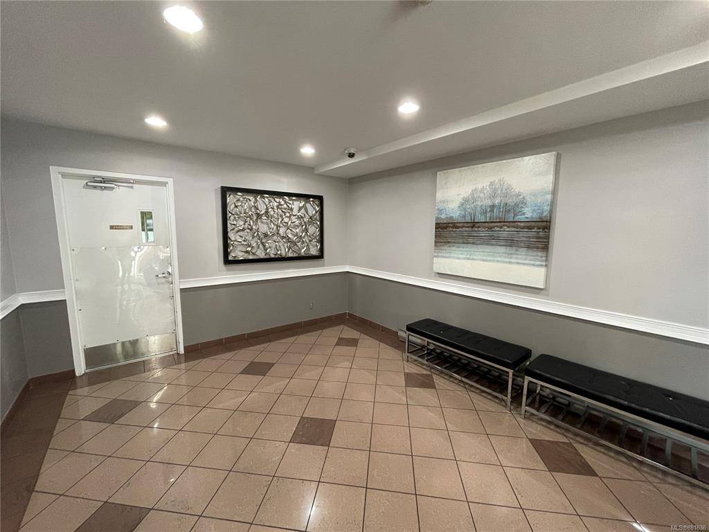 Nanaimo, BC V9R 6K3,30 Cavan St #306