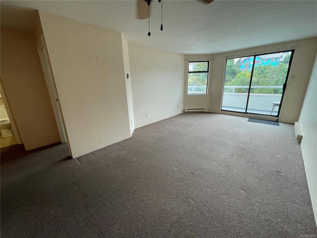 Nanaimo, BC V9R 6K3,30 Cavan St #306