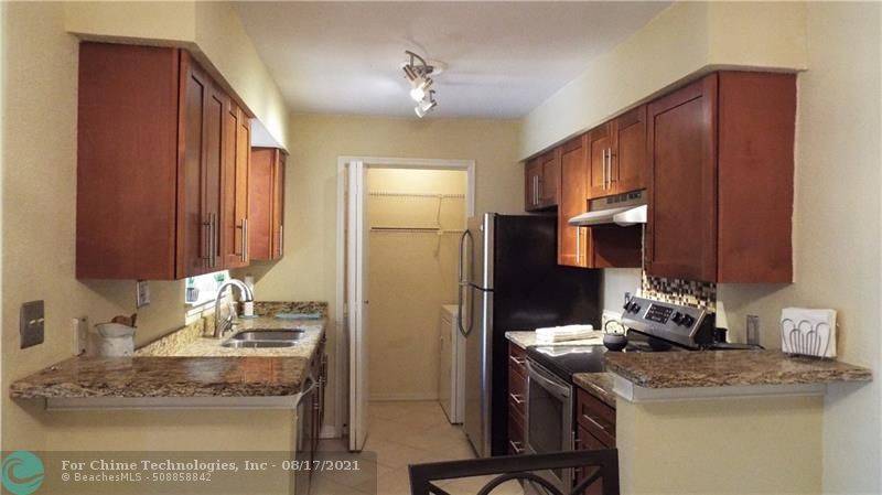 Coral Springs, FL 33071,833 Riverside Dr  #824