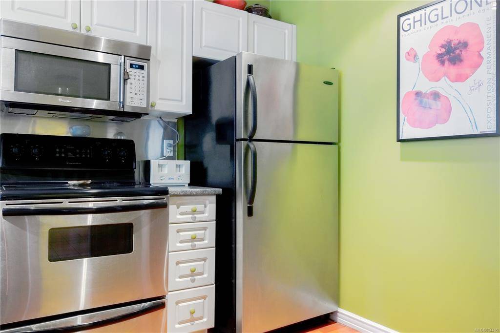 Nanaimo, BC V9R 2M4,24 Prideaux St #404