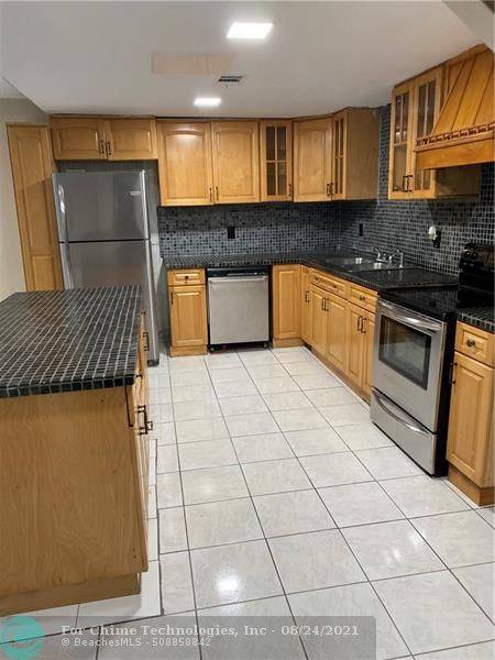 North Lauderdale, FL 33068,944 SW 74 Ave