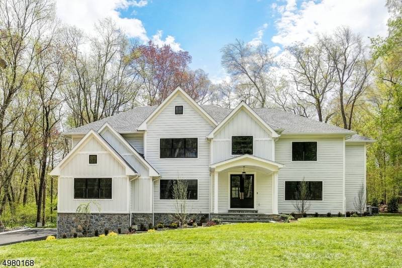 Franklin Lakes Boro, NJ 07417,868 PUEBLO DR