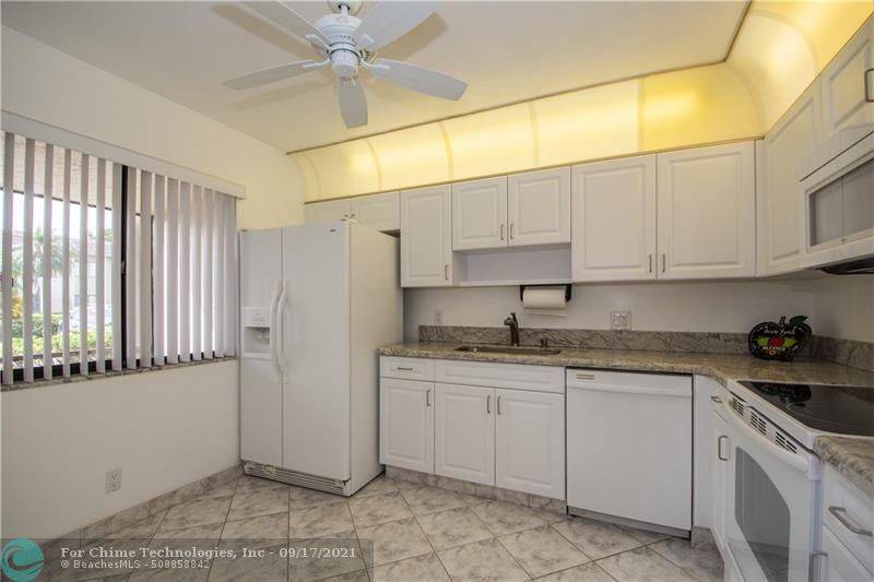 Weston, FL 33326,358 Lakeview Dr  #103