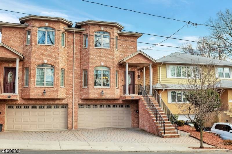 Palisades Park Boro, NJ 07650,316B 6TH ST