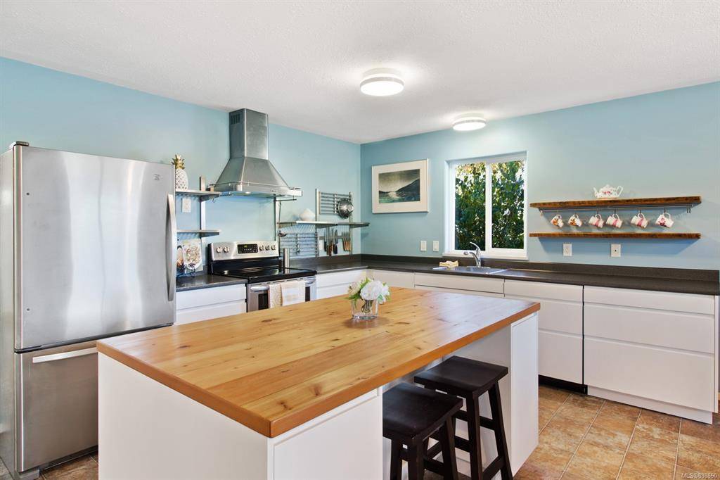 Campbell River, BC V9W 5R6,2107 Alder St