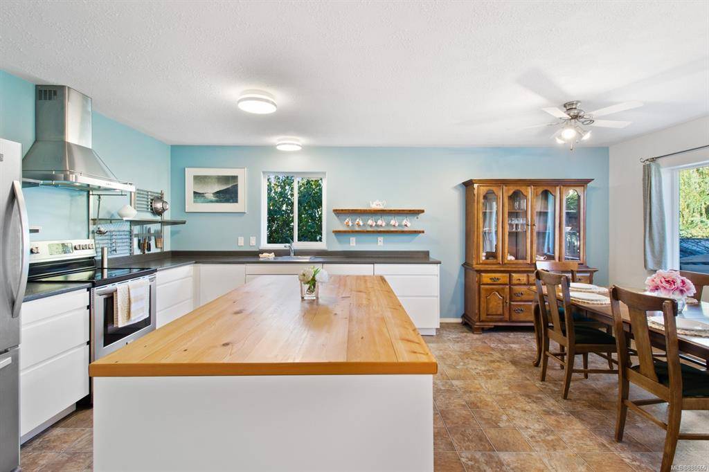 Campbell River, BC V9W 5R6,2107 Alder St