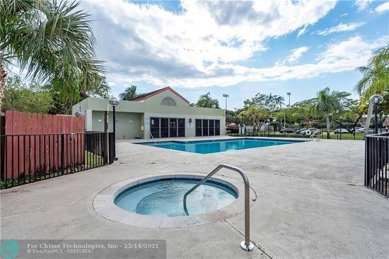 Oakland Park, FL 33309,212 Lake Pointe Dr  #212