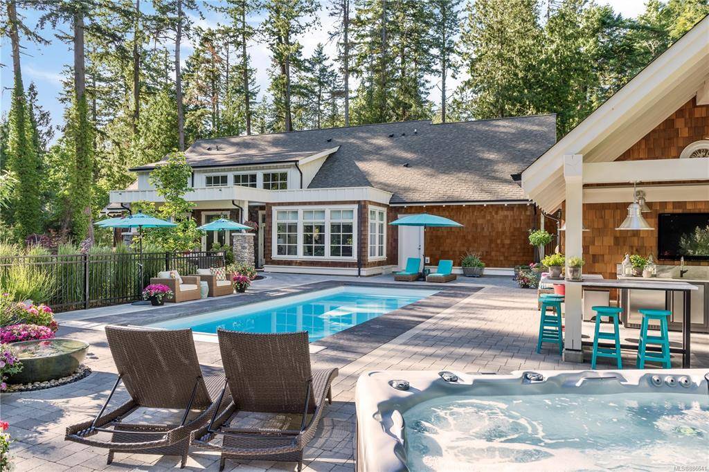 Central Saanich, BC V8M 1S4,493 Dunmora Crt