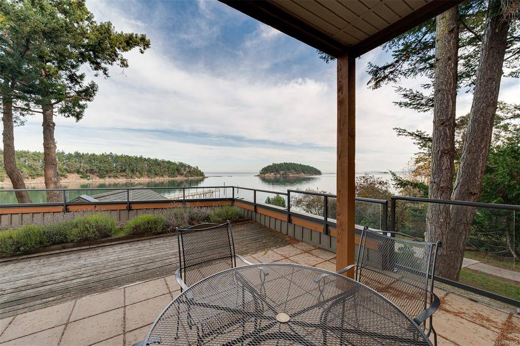 Mayne Island, BC V0N 2J1,494 Arbutus Dr #114B