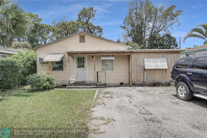 Lake Worth Beach, FL 33461,917 Mee Ct