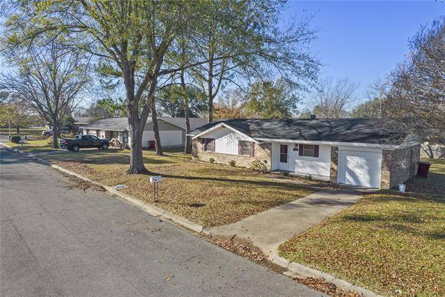 Mount Vernon, TX 75457,204 Mockingbird Street