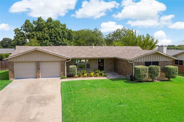 Hurst, TX 76053,404 Glenwood Terrace