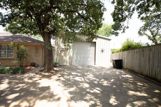 Burleson, TX 76028,105 Shadowoak Court