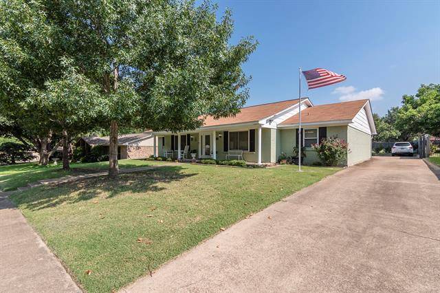 Benbrook, TX 76126,9932 Dickens Drive