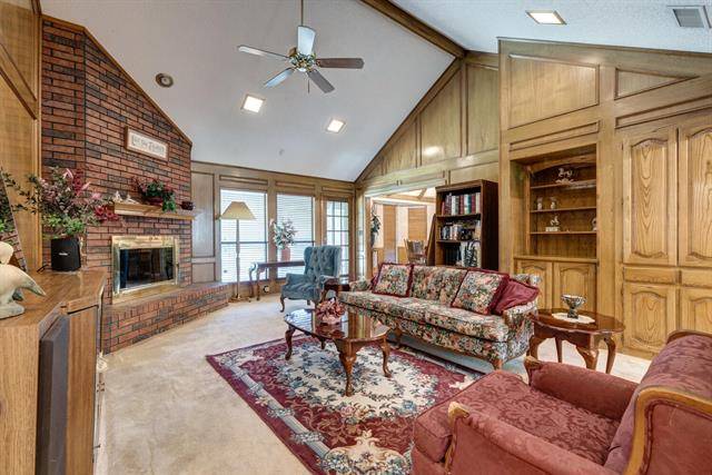 Grapevine, TX 76051,1024 Woodbriar Drive