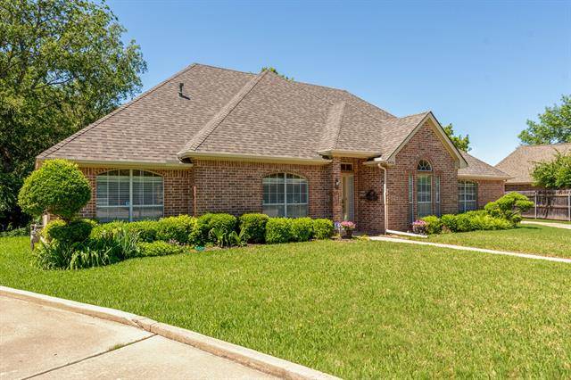 North Richland Hills, TX 76180,6404 Royal Court