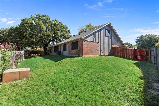 Arlington, TX 76016,2807 Glen Hollow Circle