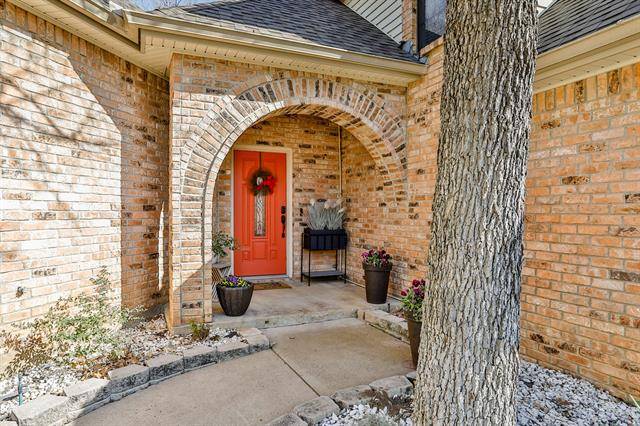 Grapevine, TX 76051,1032 W Winding Creek Drive