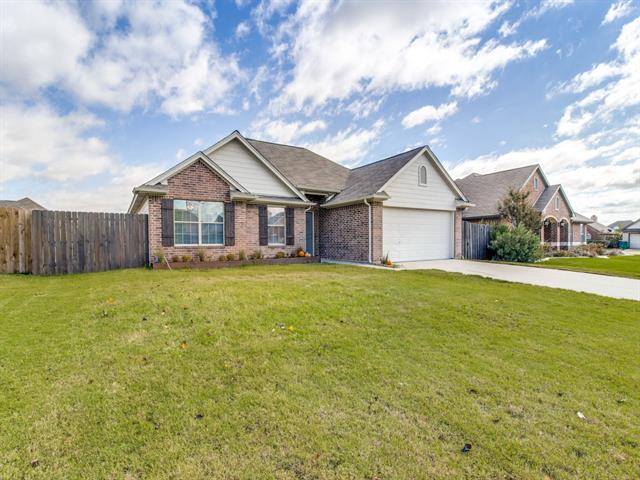 Aubrey, TX 76227,825 Greenview Court