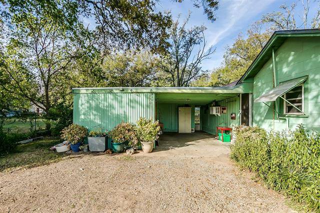 River Oaks, TX 76114,5516 Meandering Road