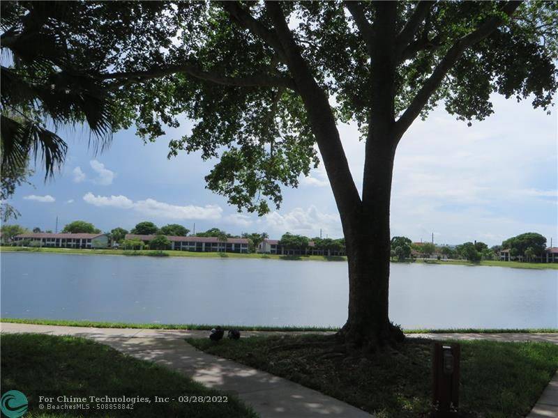 Oakland Park, FL 33309,212 Lake Pointe Dr  #305