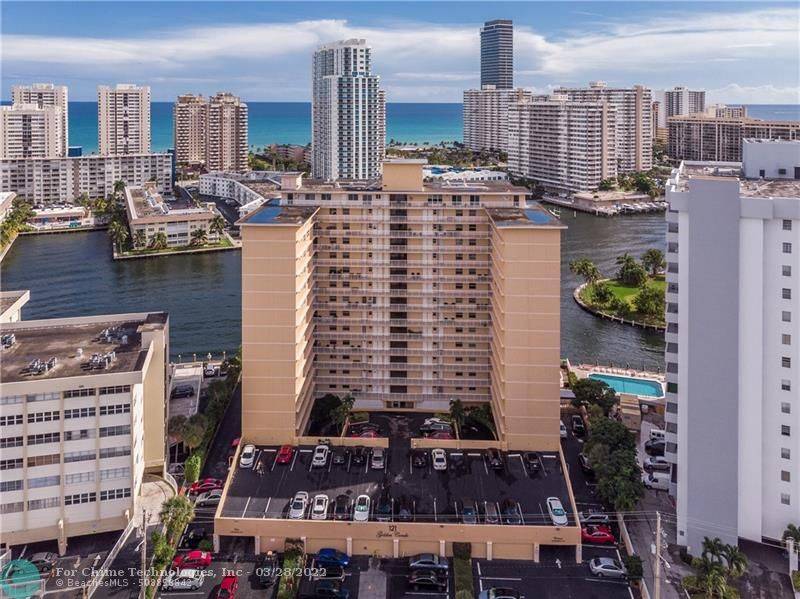 Hallandale Beach, FL 33009,121 Golden Isles Dr  #402