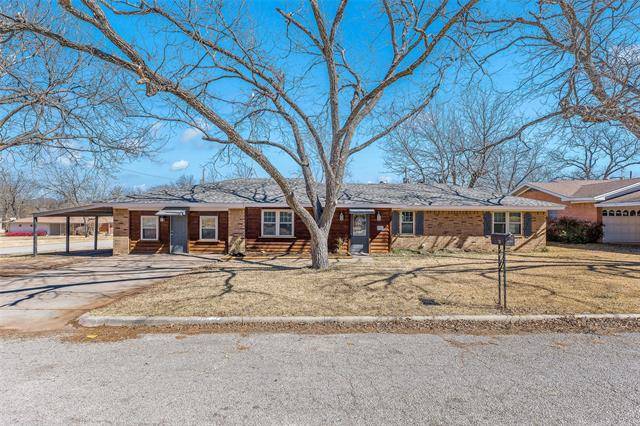 Clifton, TX 76634,215 N Avenue R