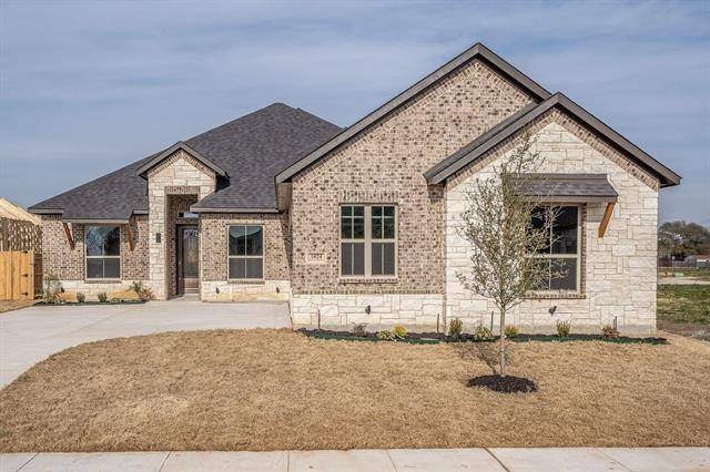 Grand Prairie, TX 75052,5226 Royal lake Drive