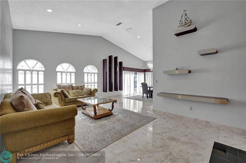 Tamarac, FL 33321,7033 Golf Pointe Cir