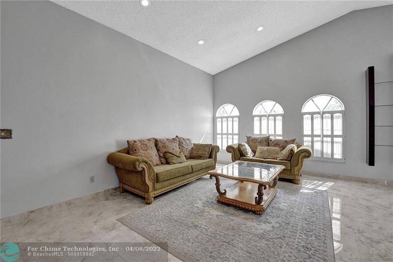 Tamarac, FL 33321,7033 Golf Pointe Cir