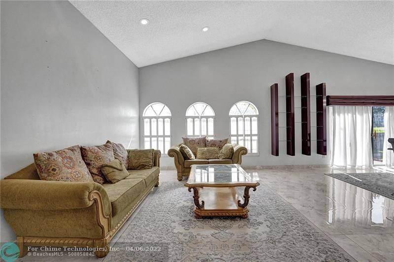 Tamarac, FL 33321,7033 Golf Pointe Cir